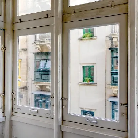 Apartman Cosy Apt With Balcony & Wifi In By 360 Estates