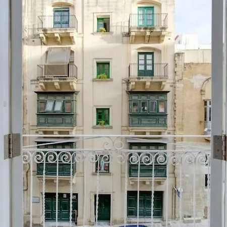 Apartman Cosy Apt With Balcony & Wifi In By 360 Estates