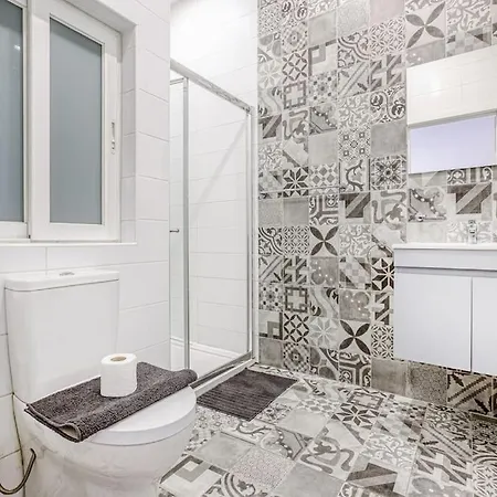 Apartman Cosy Apt With Balcony & Wifi In By 360 Estates